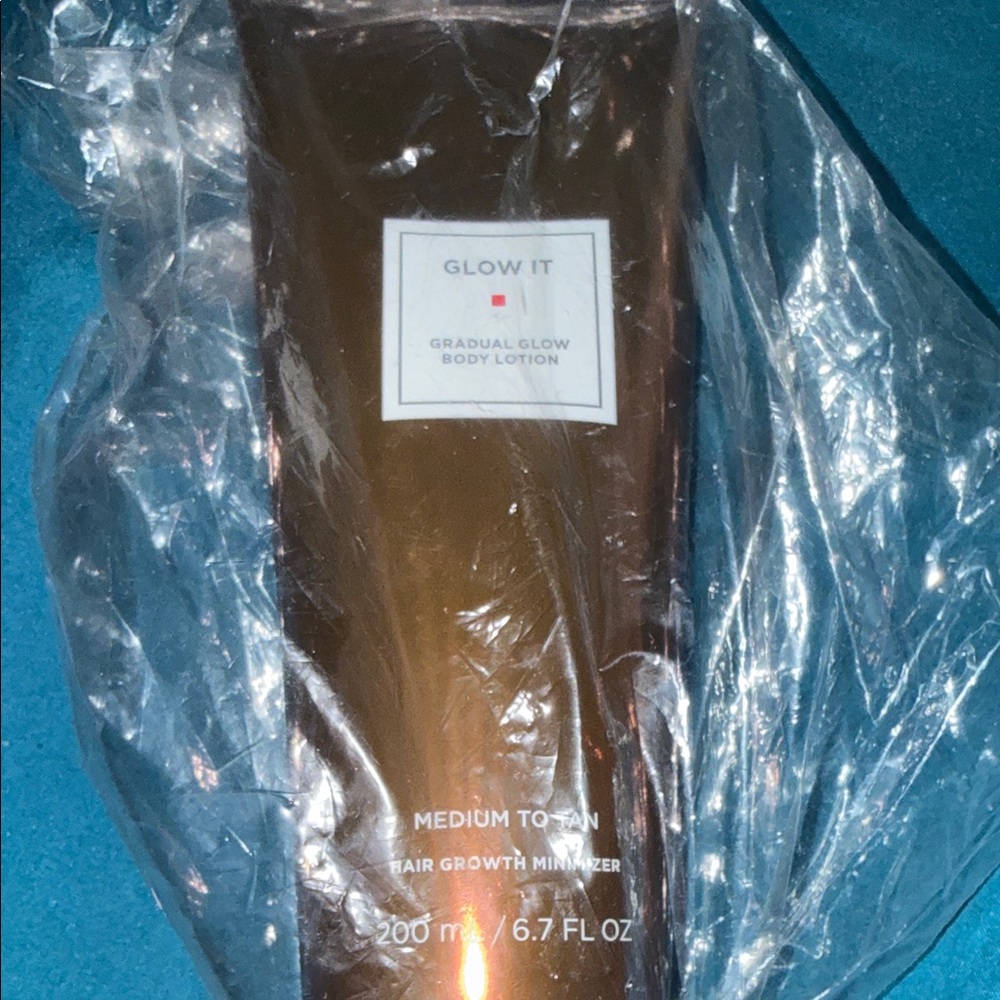 Glow It Gradual Glow Body Lotion - Medium to Tan - Picture 5 of 5